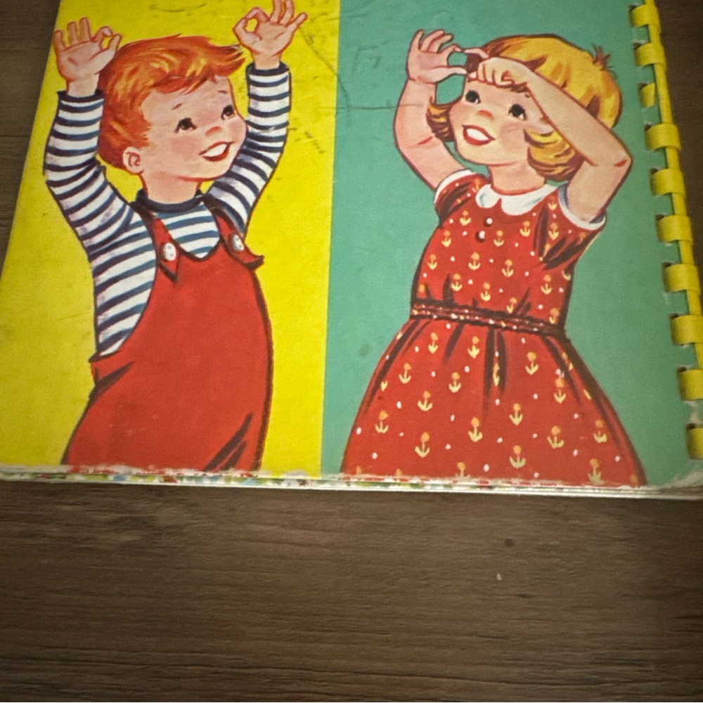 Baby's Finger Games Sturdi-Board Book by WONDER 5501‎ Yellow Spiral Binding 1959 - Picture 4 of 9